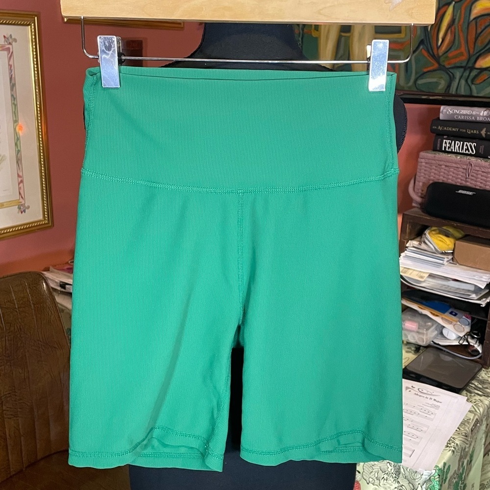 WILO Bright Green Ribbed Biker Shorts. Size Large. Retail $45